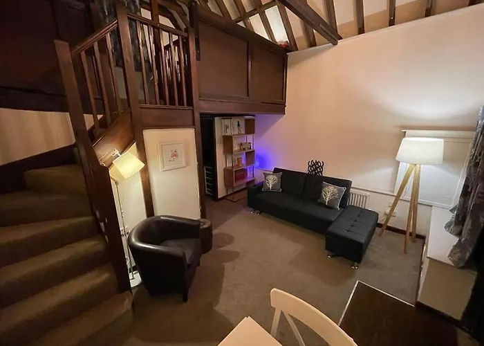 Cosy Cottage Next To Farmers Arms Country Pub.